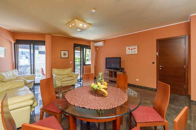 Two-bedroom apartment in complex with a swimming pool in Dobrota — photo 4