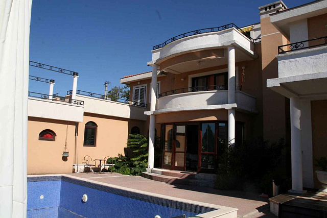 A luxurious villa with swimming pool in Kotor — photo 8