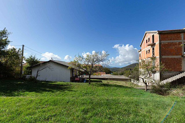 Urbanized Plot with Sea View and Own Water Source – Lapčići, 1,000 m² — photo 17