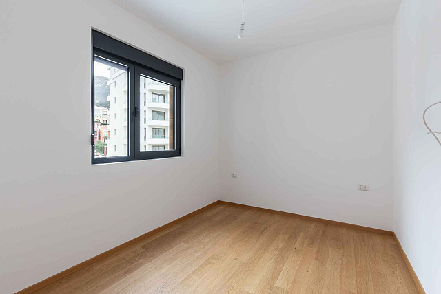 One bedroom apartment in Becici with a sea view — photo 6
