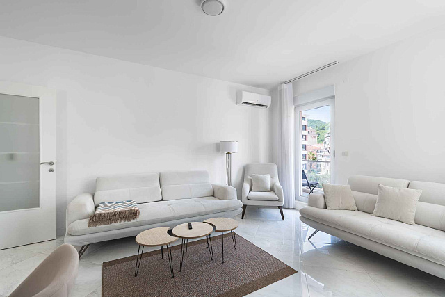 Spacious and Airy Apartment in the Heart of Budva — photo 5