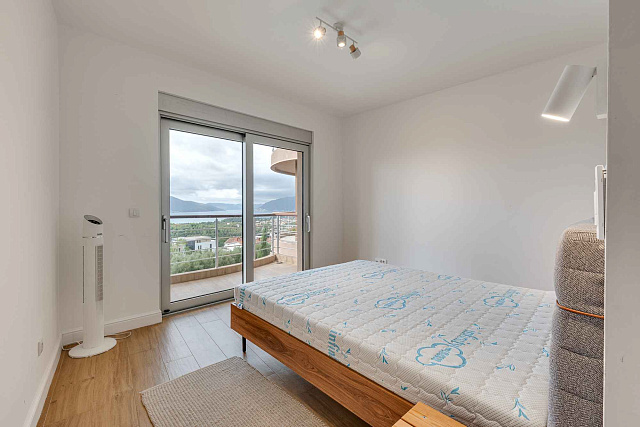 LUXURY THREE-BEDROOM APARTMENT WITH BREATHTAKING SEA VIEWS — photo 8