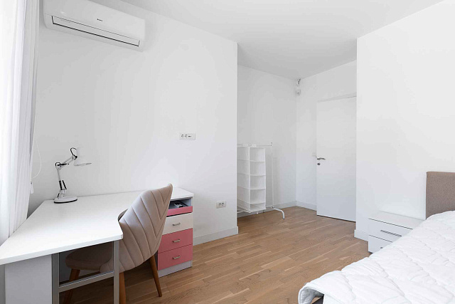 Spacious and Airy Apartment in the Heart of Budva — photo 28