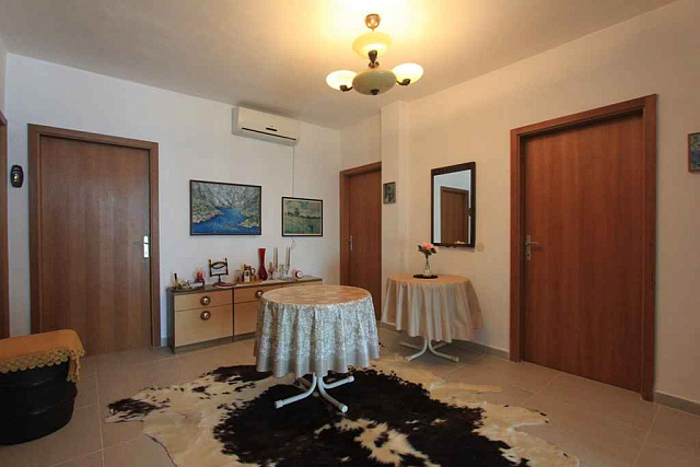 A spacious house with a large yard in Zelenika — photo 4