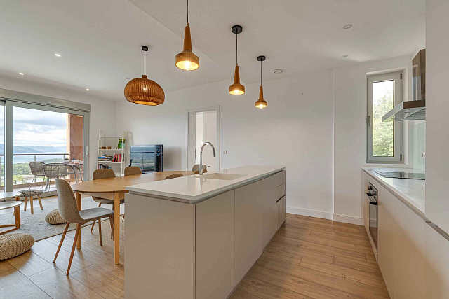 LUXURY THREE-BEDROOM APARTMENT WITH BREATHTAKING SEA VIEWS — photo 5