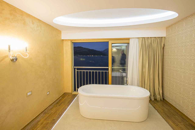 Modern villa on a step from the sea — photo 6