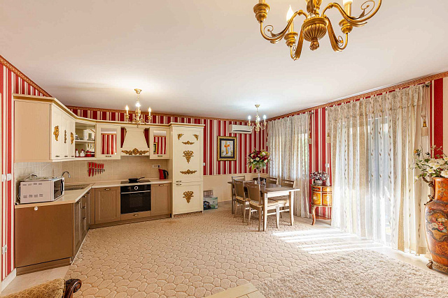 Three-level house with three bedrooms, 176 m², Lastva