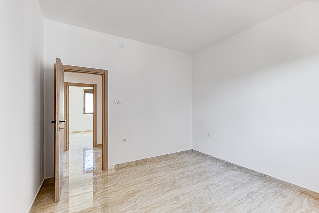 Renovated apartment in Tivat, 78 m² — photo 16