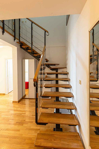 Spacious duplex apartment with sea view in Sveti Stefan — photo 20