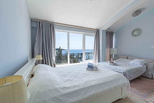 A luxurious villa with swimming pool in Utjeha — photo 5