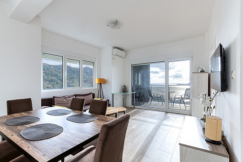 A bright and comfortable 65 m² apartment in Rafailovići