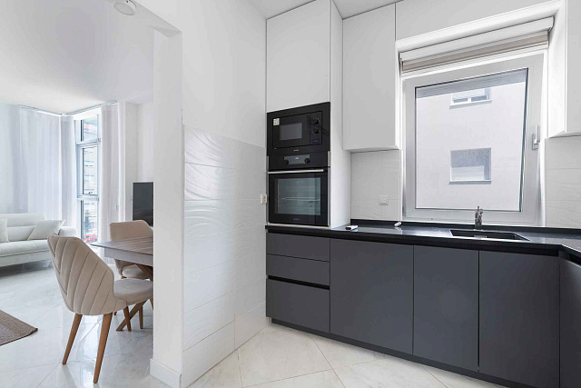 Spacious and Airy Apartment in the Heart of Budva — photo 13