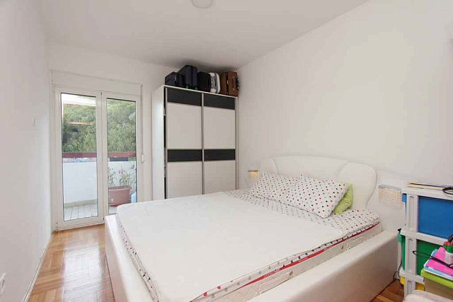 Bright apartment in Budva — photo 15