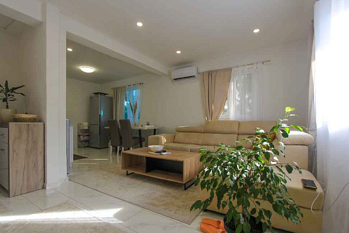 For sale two-storey house in Dobra Voda near the sea — photo 2