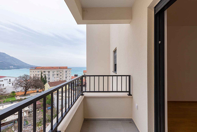 One bedroom apartment in Becici with a sea view — photo 5