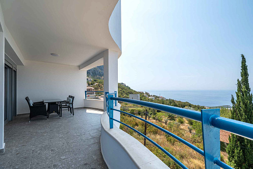 Luxury Investment Villa in Blizikuće – 3 Apartments, Pool & 120 m² Roof Terraces — photo 2