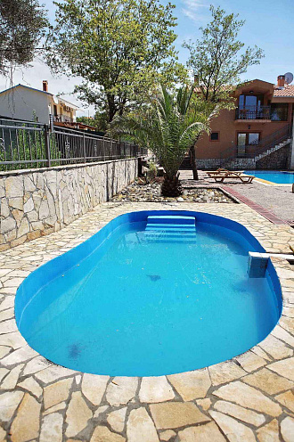 Two Villas in Krimovice with swimming pools and a large plot — photo 2