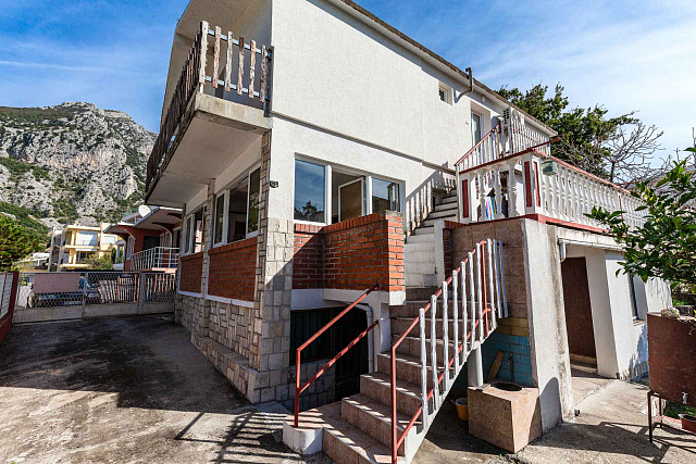 House with a terrace and sea view in Bar