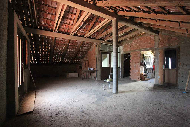 A spacious house with a large yard in Zelenika — photo 6