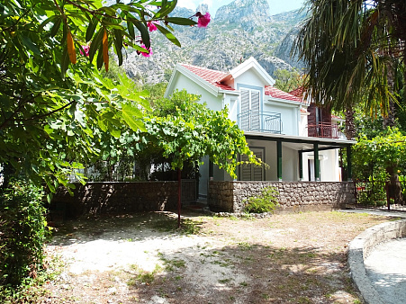 Shehir-Haus in Orahovac