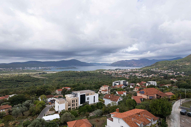 LUXURY THREE-BEDROOM APARTMENT WITH BREATHTAKING SEA VIEWS — photo 37