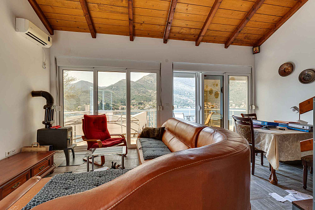 Villa with panoramic sea views in Tivat