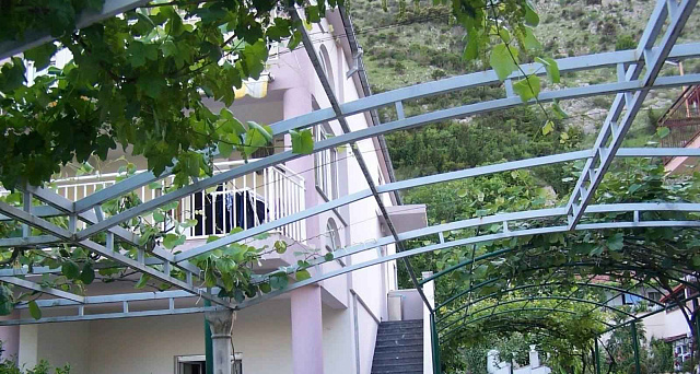 Large house in Sutorina with a swimming pool and a spacious yard — photo 4