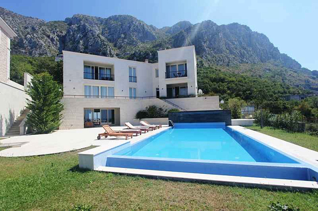 Luxurious Three Bed Private Villa Blizikuce Montenegro — photo 8