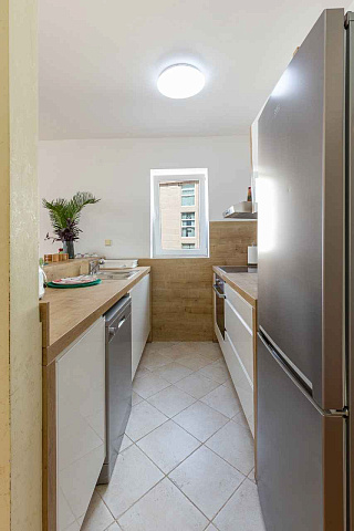 Spacious duplex apartment with sea view in Sveti Stefan — photo 9
