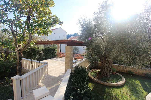 Luxurious villa in Petrovac — photo 35