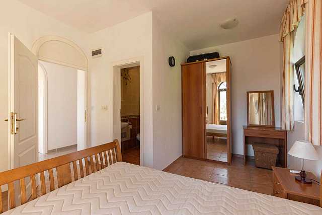 Cozy Seafront Apartment in Bigovo — with Terrace and Stunning Sea View — photo 5