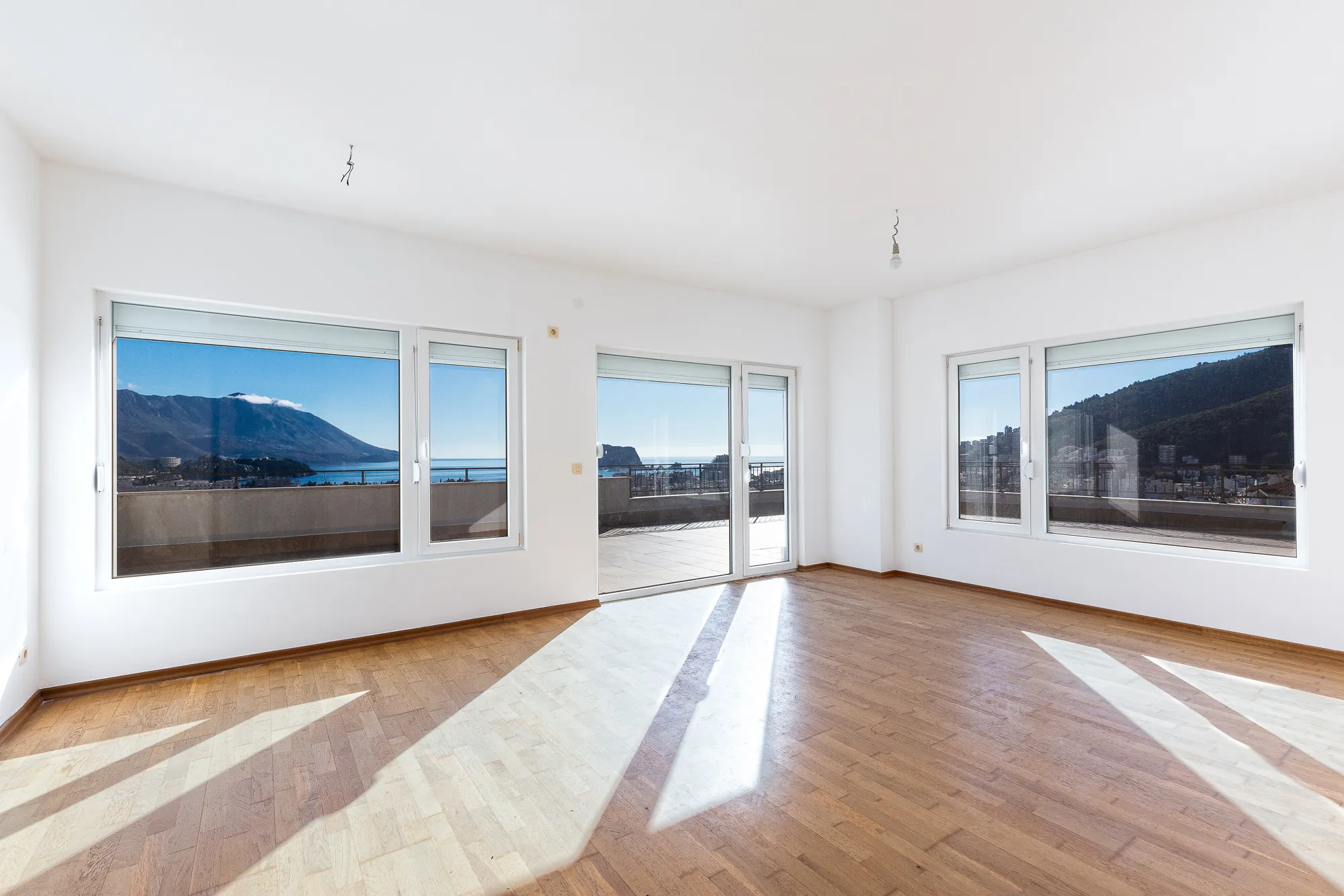 Apartment with an unforgettable sea view in Budva