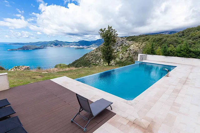 Three bedroom apartment with panoramic views of Sveti Stefan — photo 8