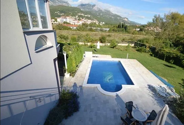Large house in Sutorina with a swimming pool and a spacious yard — photo 6