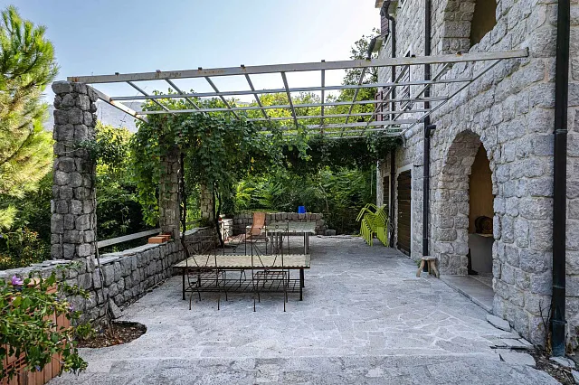 BEAUTIFUL STONE HOUSE IN LIPCI – AN AUTHENTIC HOME IN THE BAY OF KOTOR — photo 19