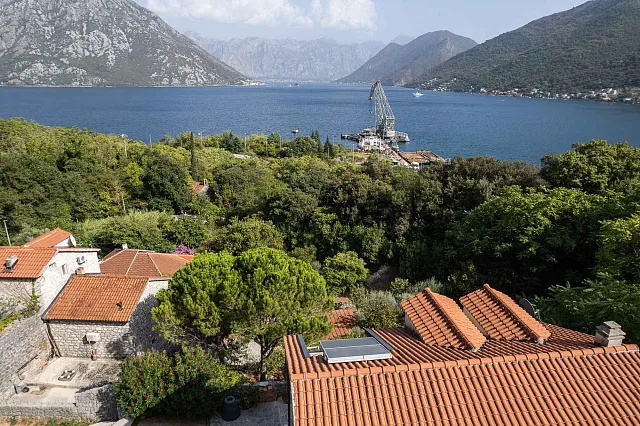 BEAUTIFUL STONE HOUSE IN LIPCI – AN AUTHENTIC HOME IN THE BAY OF KOTOR — photo 8