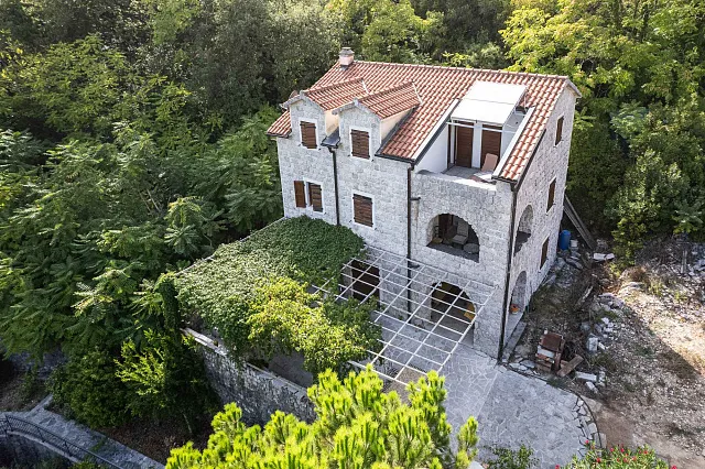 BEAUTIFUL STONE HOUSE IN LIPCI – AN AUTHENTIC HOME IN THE BAY OF KOTOR