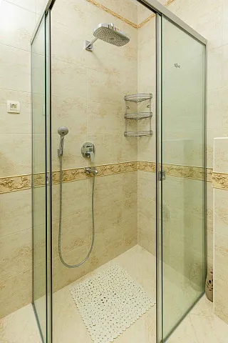Elegance and serenity in a luxurious villa with natural views. — photo 33
