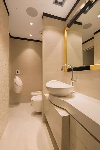Super luxurious three-story triplex apartment with a jacuzzi and sauna — photo 7