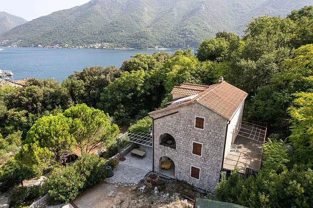 BEAUTIFUL STONE HOUSE IN LIPCI – AN AUTHENTIC HOME IN THE BAY OF KOTOR — photo 5