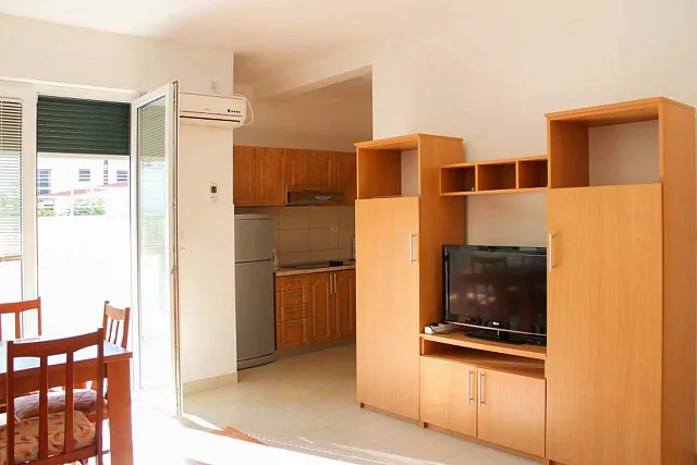 Apartments in complex with pool — photo 9