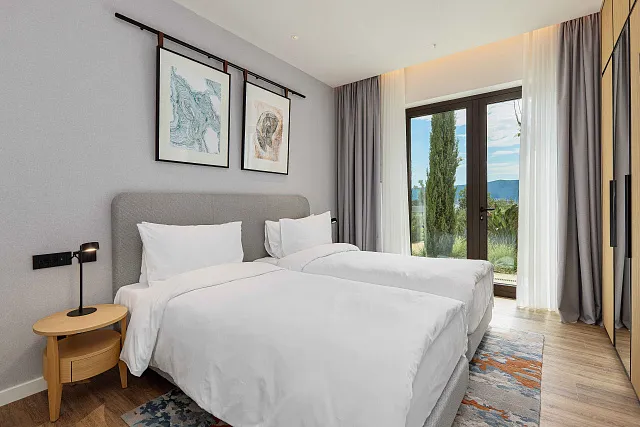 LUXURIOUS TWO BEDROOM APARTMENT — photo 6