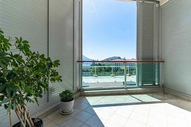 Modern office space in TQ Plaza Budva with sea view — photo 11