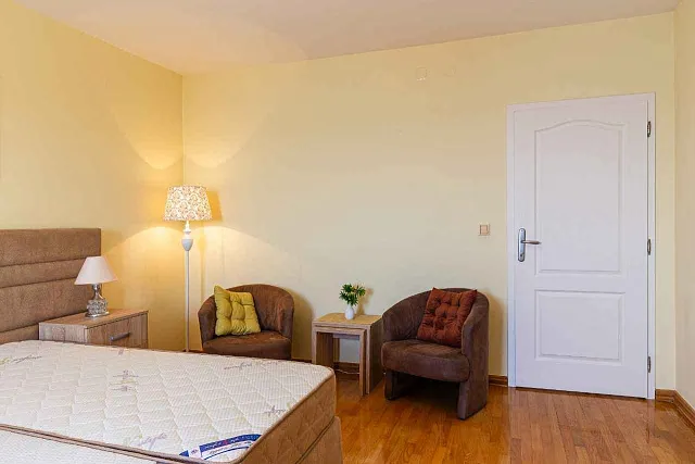 Spacious duplex apartment with sea view in Sveti Stefan — photo 30