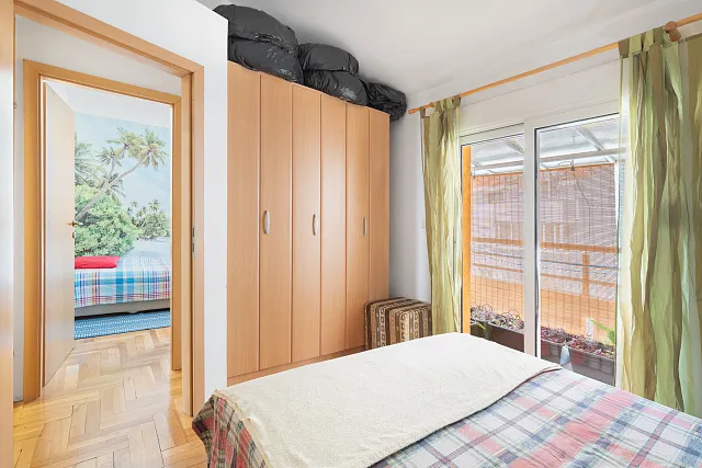Spacious Furnished Apartment with Loft Potential and Sea View in Budva — photo 5