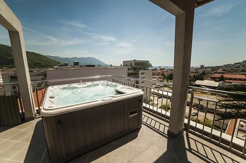 Penthouse in the heart of Budva with stunning city views