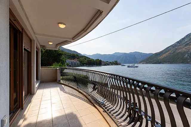 For sale three bedroom apartment in Stoliv on the first line to the sea — photo 10