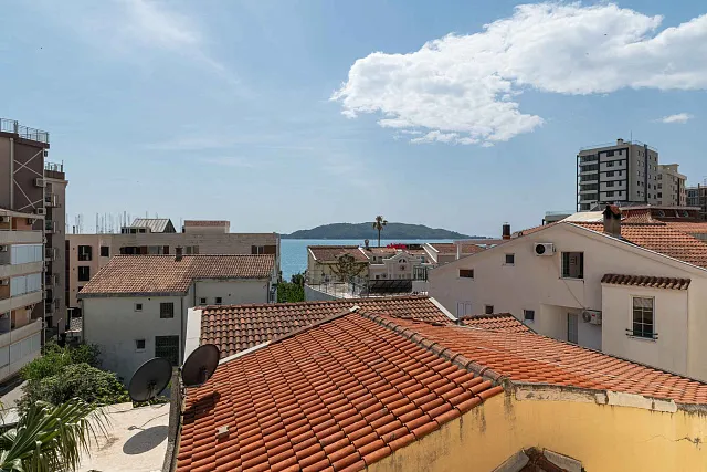 One bedroom apartment in Rafailovici near the sea — photo 12