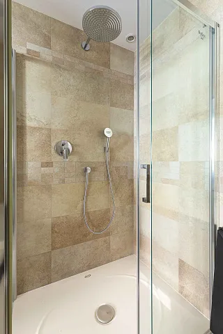 Luxurious One-Bedroom Apartment with Designer Interior — photo 8