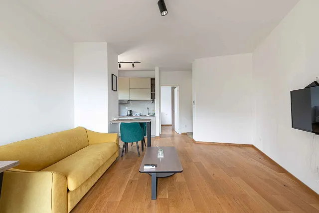 Furnished one bedroom apartment with a sea view and garage space in a new building — photo 8